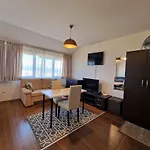 Διαμέρισμα Tower Cozy With Mountain View